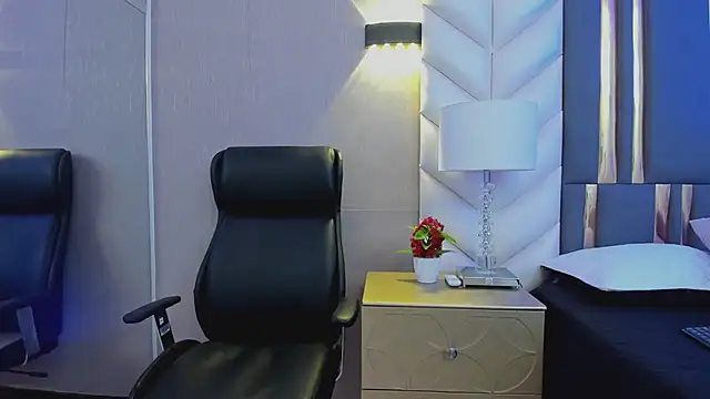 Snapshot of ChloeHarper_ chatting on June 25, 11:48 am ChloeHarper online show from June 25, 11:48 am
