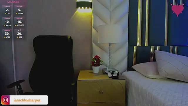 Snapshot of ChloeHarper_ chatting on July 1, 11:43 am ChloeHarper online show from July 1, 11:43 am