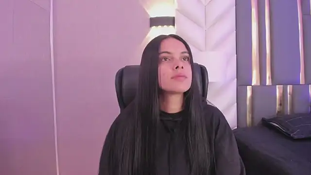 ChloeHarper  online show from April 7, 11:34 am