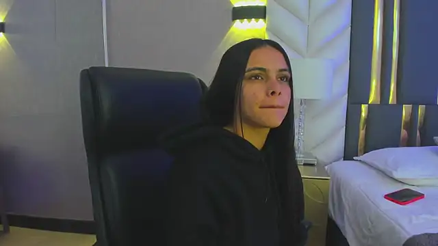 ChloeHarper  online show from February 13, 11:21 am