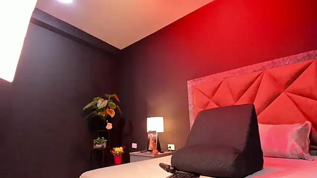 mia milff online show from October 22, 7:02 pm