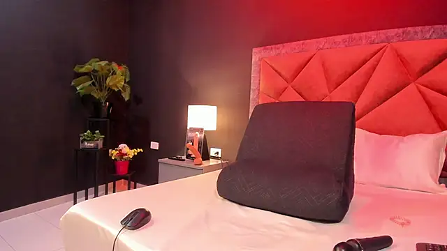Snapshot of mia_milff chatting on October 4, 7:04 pm mia milff online show from October 4, 7:04 pm