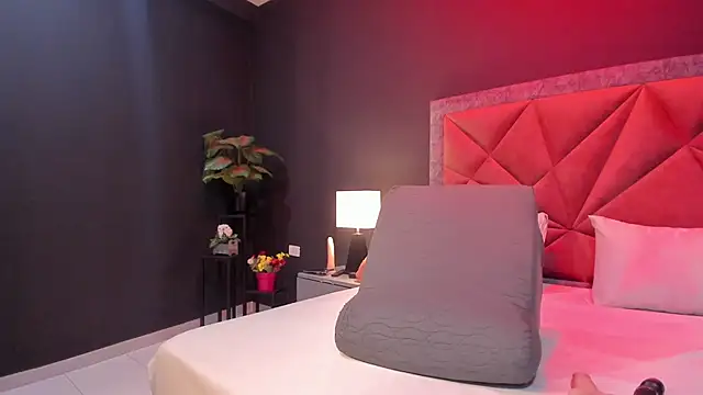 mia milff online show from December 18, 6:56 pm