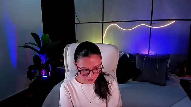 Gia Mazzon online show from November 25, 5:35 pm