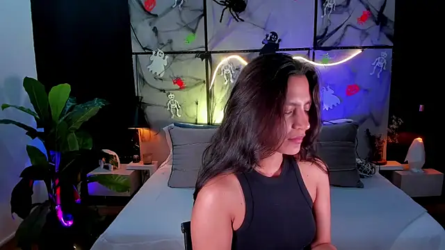 Gia Mazzon online show from October 31, 5:20 pm