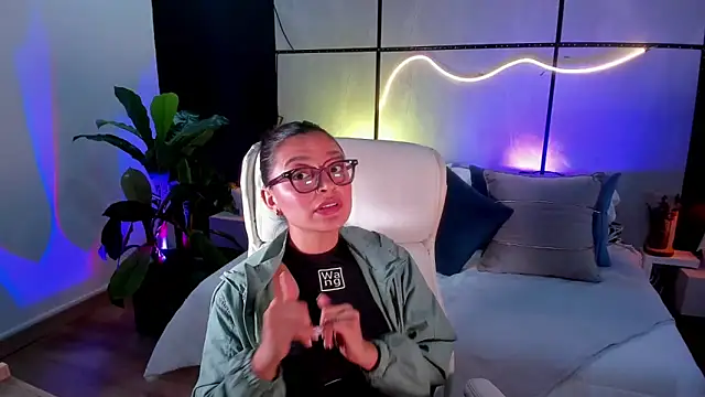 Gia Mazzon online show from December 5, 5:55 pm