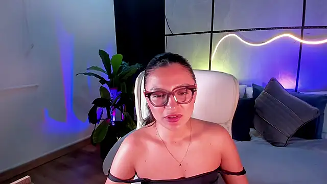 Gia Mazzon online show from November 13, 5:50 pm