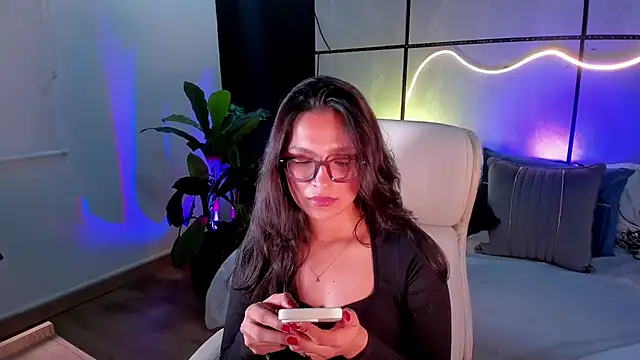 Gia Mazzon online show from November 10, 4:34 pm