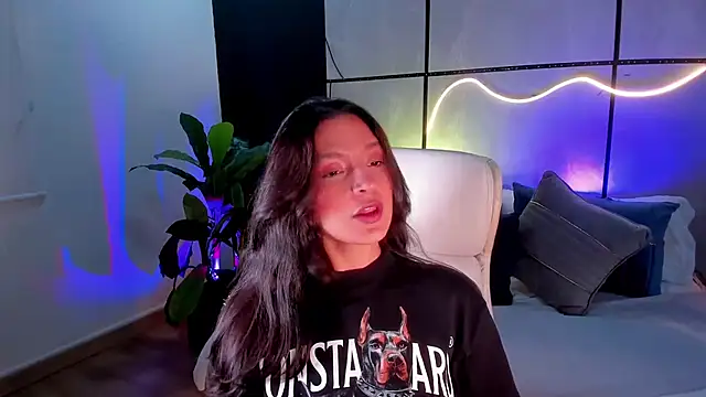 Gia Mazzon online show from November 14, 6:55 pm