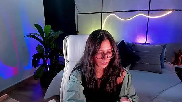 Gia Mazzon online show from November 28, 5:57 pm