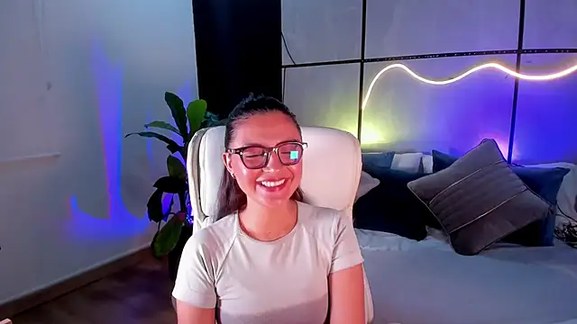 Gia Mazzon online show from November 11, 5:19 pm