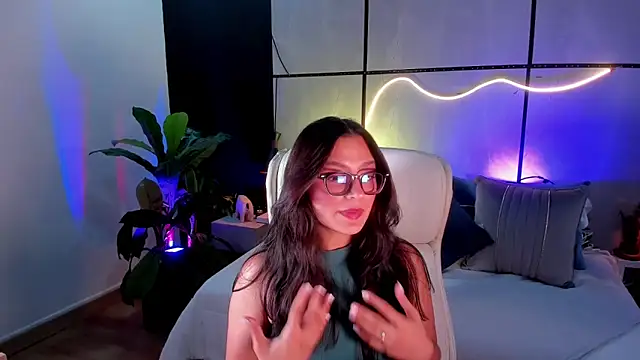 Gia Mazzon online show from November 26, 6:30 pm