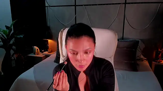 Gia Mazzon online show from April 8, 3:02 pm