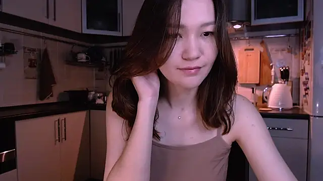 Kelly Yon online show from November 27, 5:52 am