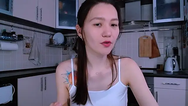 Kelly Yon online show from March 24, 6:24 am