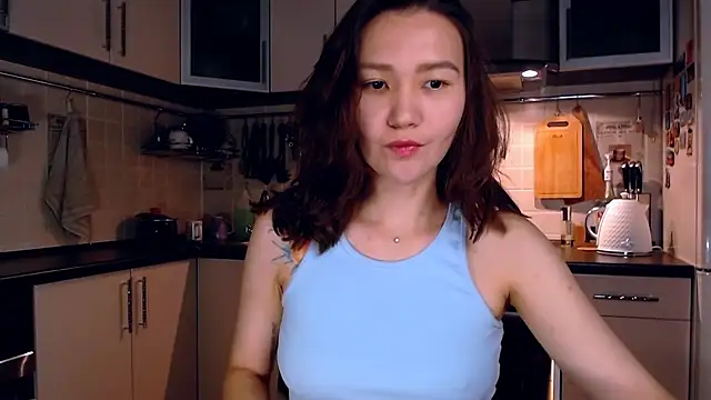 Kelly Yon online show from September 24, 8:37 pm