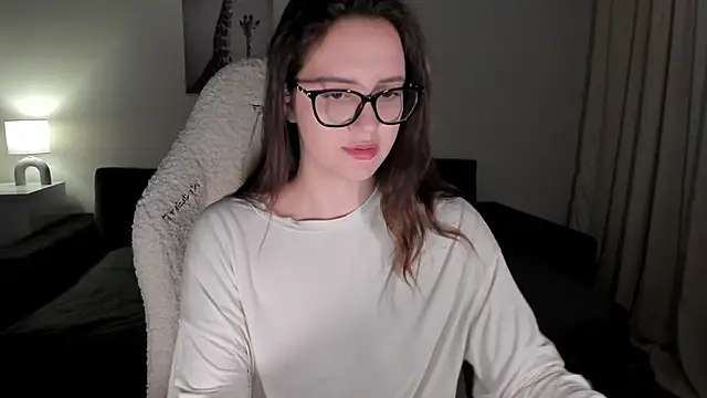 Snapshot of Sonia_moon_ chatting on March 5, 4:24 am Sonia moon online show from March 5, 4:24 am