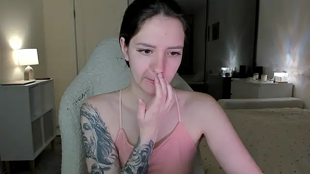 Snapshot of Sonia_moon_ chatting on October 18, 2:35 am Sonia moon online show from October 18, 2:35 am