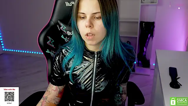 Latex Kitty online show from December 20, 12:30 pm