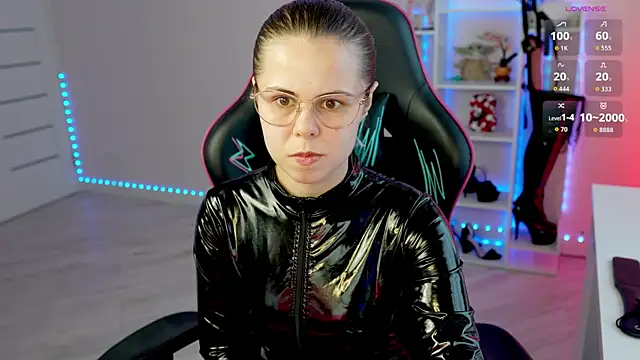 Latex Kitty online show from June 3, 4:33 pm