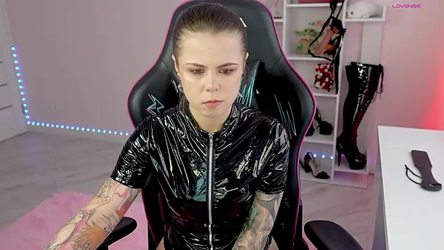 Latex Kitty online show from March 25, 2:27 pm