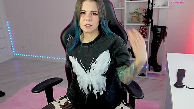 Latex Kitty online show from March 18, 2:08 pm