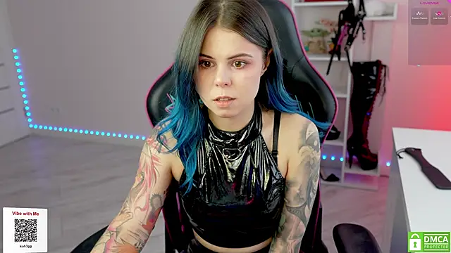 Latex Kitty online show from January 15, 12:30 pm