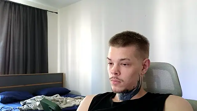Snapshot of DENIS_HERE chatting on June 10, 6:25 am DENIS HERE online show from June 10, 6:25 am