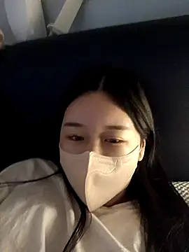 yuunalee online show from October 29, 9:03 pm