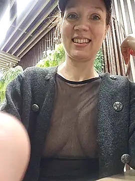 Exhibitionsplit online show from April 18, 9:33 am