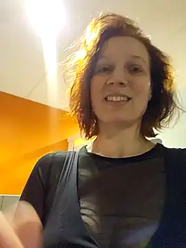 Snapshot of Exhibitionsplit chatting on February 28, 10:28 pm Exhibitionsplit online show from February 28, 10:28 pm