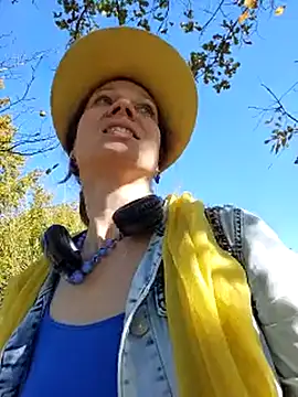 Snapshot of Exhibitionsplit chatting on October 28, 11:53 am Exhibitionsplit online show from October 28, 11:53 am