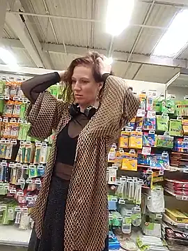 Snapshot of Exhibitionsplit chatting on October 30, 2:25 pm Exhibitionsplit online show from October 30, 2:25 pm