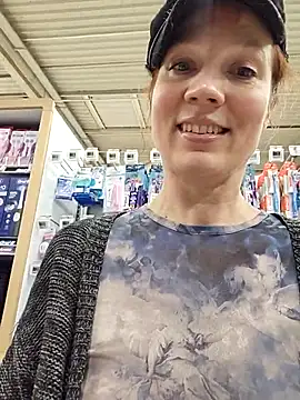 Snapshot of Exhibitionsplit chatting on November 26, 3:56 pm Exhibitionsplit online show from November 26, 3:56 pm