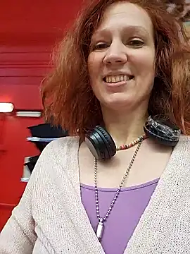 Snapshot of Exhibitionsplit chatting on November 20, 11:44 am Exhibitionsplit online show from November 20, 11:44 am