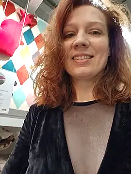 Exhibitionsplit online show from January 12, 12:01 pm