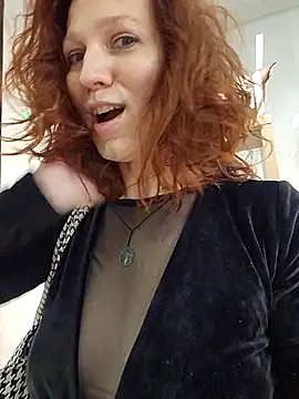 Snapshot of Exhibitionsplit chatting on December 3, 11:31 am Exhibitionsplit online show from December 3, 11:31 am