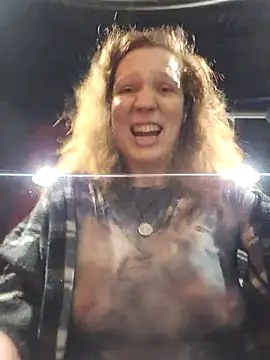 Exhibitionsplit online show from March 11, 10:48 pm