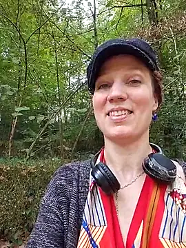 Snapshot of Exhibitionsplit chatting on October 19, 12:08 pm Exhibitionsplit online show from October 19, 12:08 pm