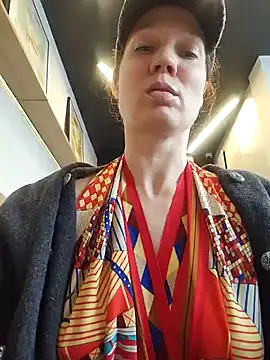 Exhibitionsplit online show from April 21, 9:16 am