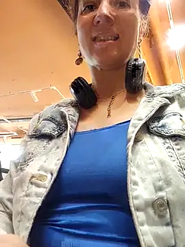 Snapshot of Exhibitionsplit chatting on October 23, 11:31 am Exhibitionsplit online show from October 23, 11:31 am