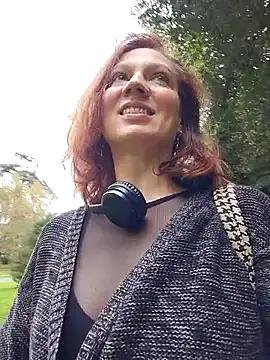 Snapshot of Exhibitionsplit chatting on October 31, 10:34 am Exhibitionsplit online show from October 31, 10:34 am