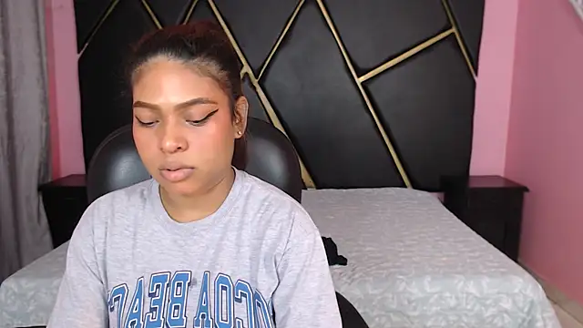 Naomi Tylers online show from January 31, 9:48 pm