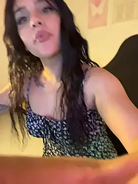 Snapshot of violet-333 chatting on July 3, 2:23 pm violet-333 online show from July 3, 2:23 pm