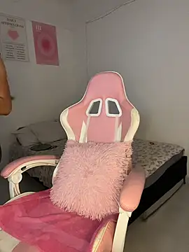 violet-333 online show from February 7, 5:32 pm