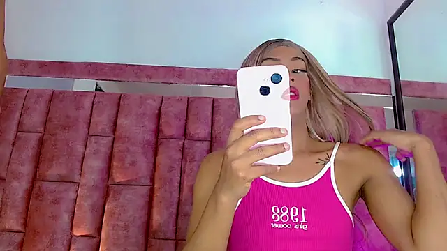 Snapshot of CoralineSweett chatting on January 14, 8:48 pm CoralineSweett online show from January 14, 8:48 pm