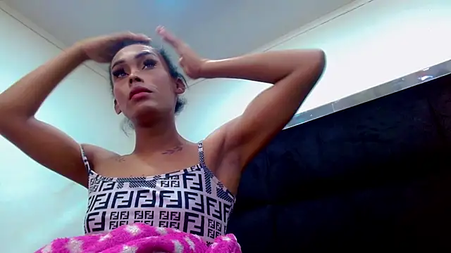 Snapshot of CoralineSweett chatting on September 13, 7:03 pm CoralineSweett online show from September 13, 7:03 pm