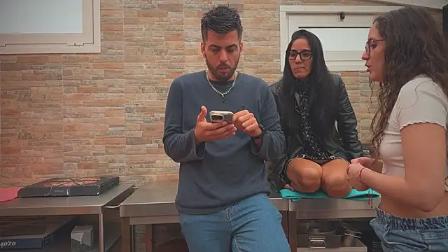 Snapshot of barfantasy chatting on October 24, 8:57 am barfantasy online show from October 24, 8:57 am