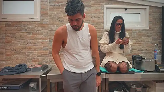 Snapshot of barfantasy chatting on October 31, 10:34 am barfantasy online show from October 31, 10:34 am