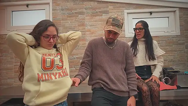 Snapshot of barfantasy chatting on November 4, 9:46 am barfantasy online show from November 4, 9:46 am